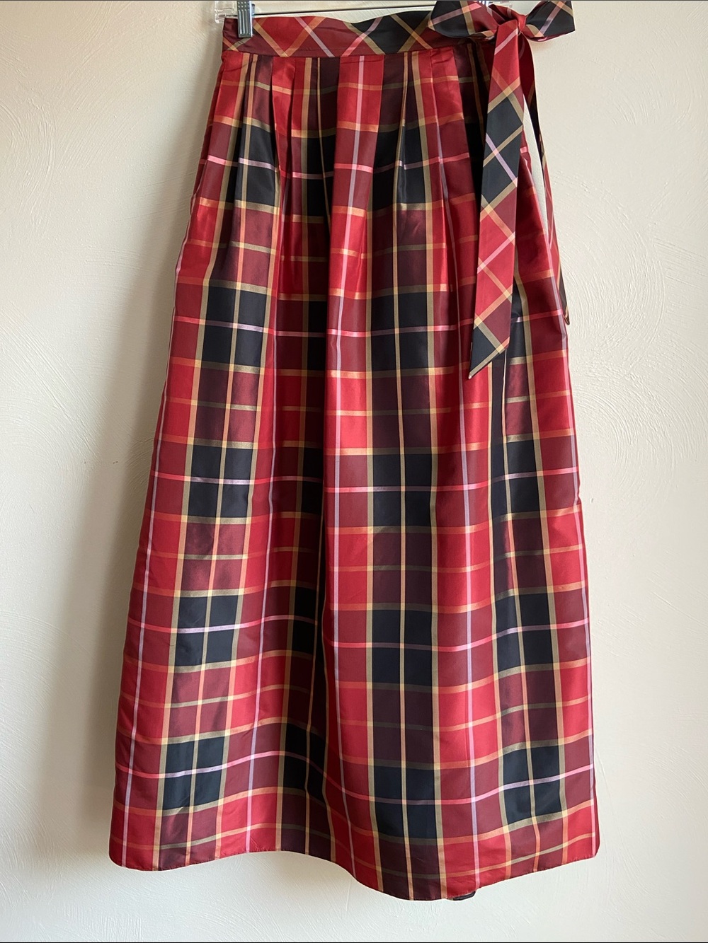 Brooks Brothers Silk Plaid
Long Party Skirt Red Size 2